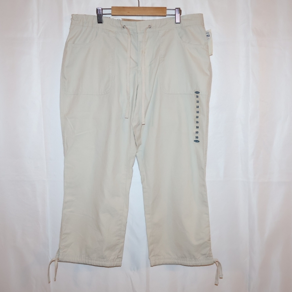 Old Navy Women's Beige Low Waist Mid-Length Capris. Size 10. NWT.
